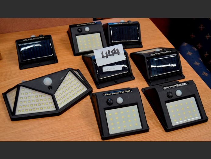 LOT: SOLAR SENSOR LIGHTS [Untested]