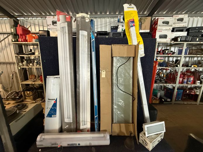 Lot of assorted electrical lights