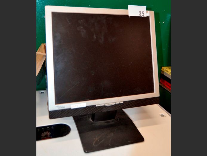 SIEMENS MONITOR WITH VGA CABLES [Faulty]