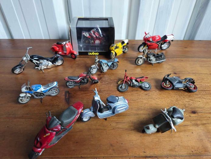 Assorted Motorbike & Vespa Models