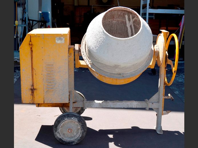 TURNER MORRIS CEMENT MIXER WITH PETROL MOTOR [Untested]