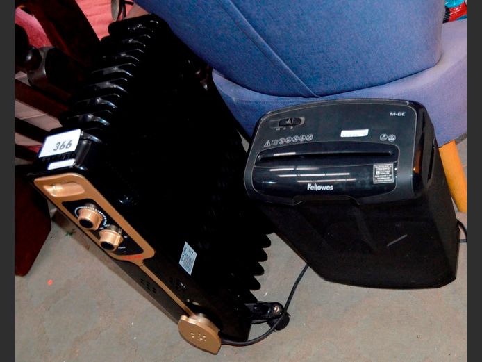 GOLDAIR 10-FIN OIL HEATER & A FELLOWES DESK TOP PAPER SHREDDER [Switch on]