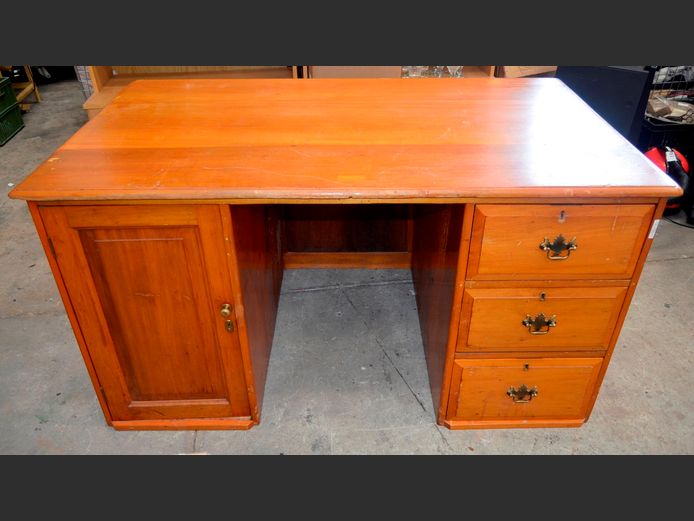 BASSWOOD 3-DRAWER, SINGLE DOOR DESK, 137 x 76 x 73cm [Needs TLC]