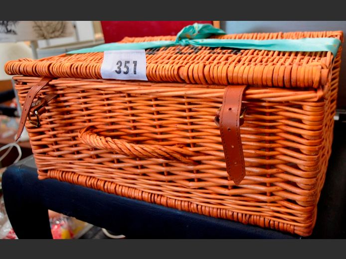 WICKER PICNIC BASKET, 46 x 31 x 20cm [No contents]