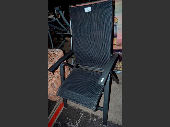 ADJUSTABLE PATIO CHAIR