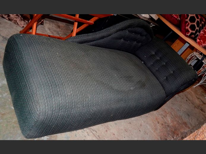 GREEN UPHOLSTERED CHAISE LONGUE, 170 x 70cm [Needs a clean]
