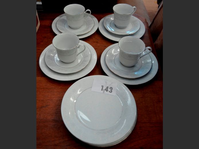 CROWN MING CAKE PLATES & CUPS & SAUCERS [15 Pieces)