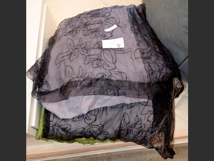 LOT 4 DROPS ORGANZA CURTAINS: 2 x GREEN & 2 x BLACK