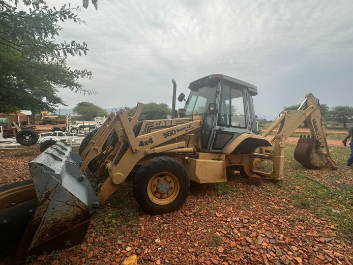 CASE 580 Super LE (4x4) TLB - NON Runner