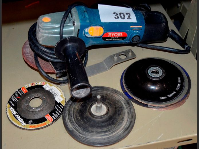 RYOBI ANGLE GRINDER [Switches on]