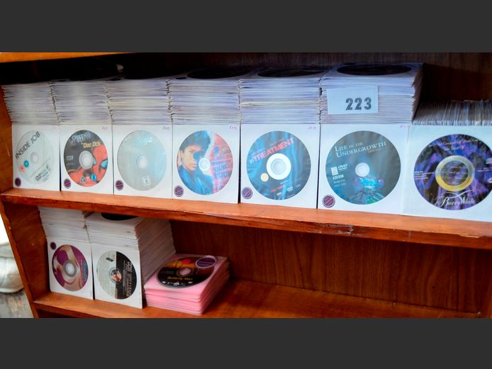 LOT: DVD's & CD's [Unchecked]