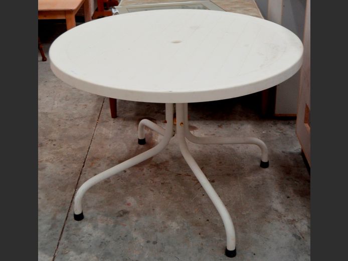 WHITE CIRCULAR GLASS FIBRE PATIO TABLE, 99cm Diameter x 71cm High