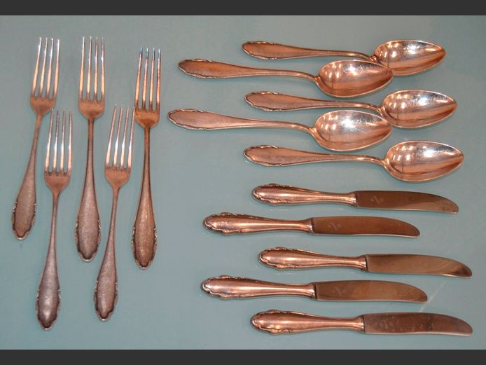 WMF SILVER PLATE: SPOONS, FORKS & KNIVES [15 Pieces]