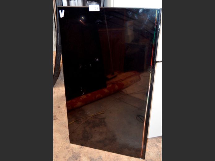SAMSUNG 58" L.E.D. TV [Switches on, untested further, screen cracked] ### LICENCE PLEASE ###