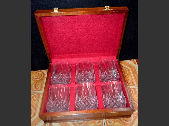 CASED SET OF 6 CRYSTAL TUMBLERS, 31 x 22.5 x 10cm