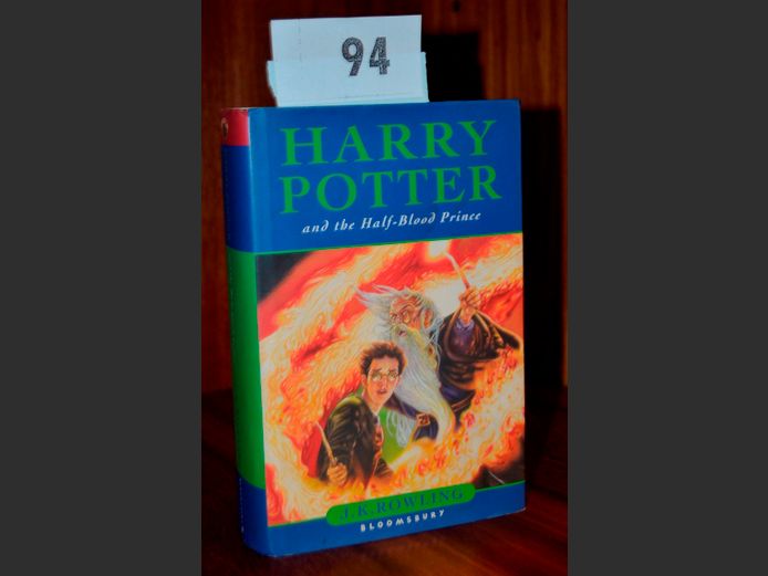 1st EDITION HARRY POTTER & THE HALF BLOOD PRINCE HARD COVER