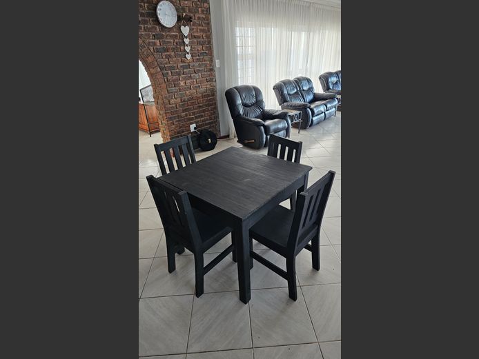 Kitchen Table with 4x chairs