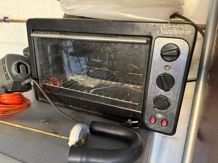 Sunbeam tabletop oven with two electric plates - rusted
