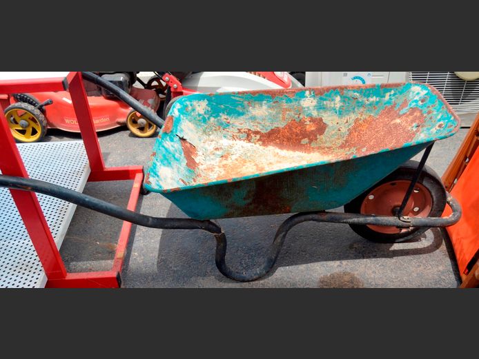 WHEELBARROW [Rusty]