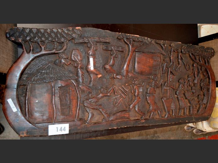 CARVED AFRICAN WALL HANGING, 101 x 41cm
