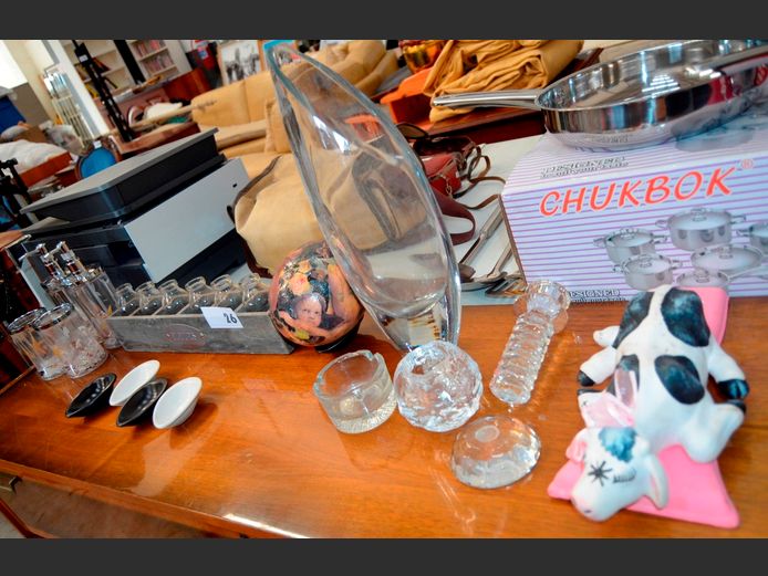 LOT: BATHROOM SOAP DISPENSERS, SMALL GLASS JARS IN WOODEN CRATE, THICK GLASS VASE, etc