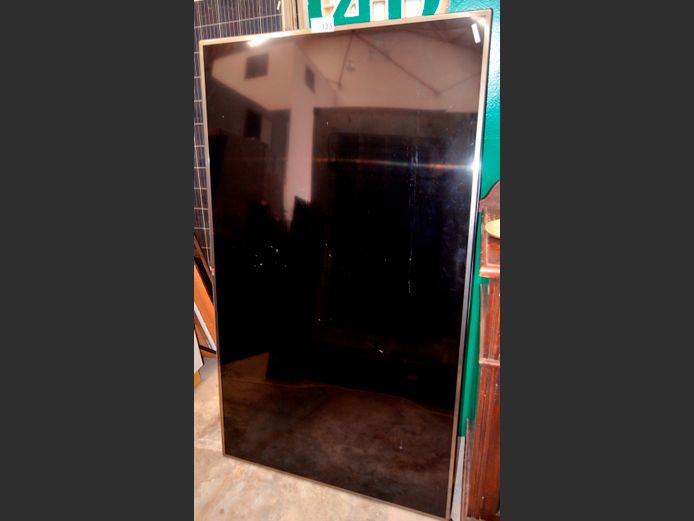 LG 70" TV [Switches on, Screen cracked] ### LICENCE PLEASE ###