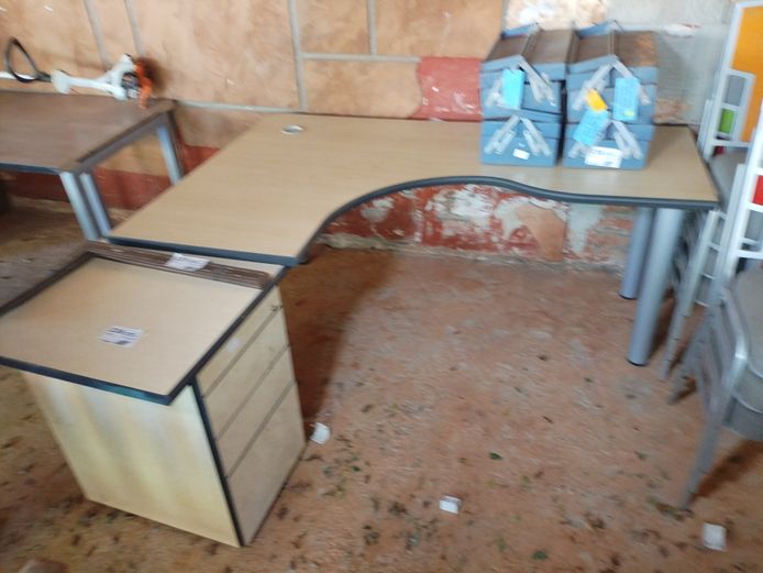 L- SHAPE DESK WITH DRAWERS