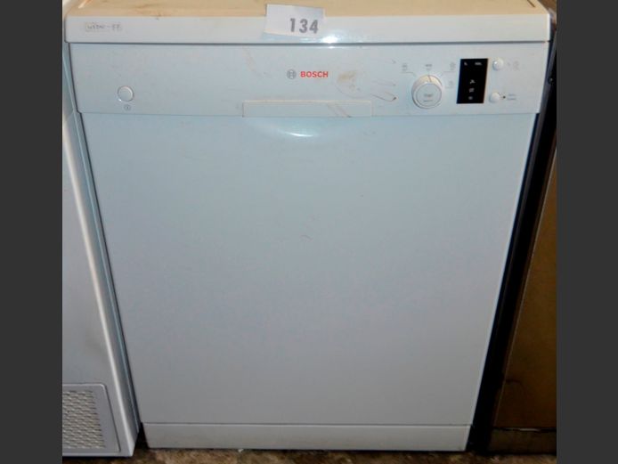 BOSCH DISHWASHER [Switches on, untested further]