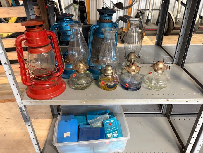 8x Oil Lamps + Ice Packs 