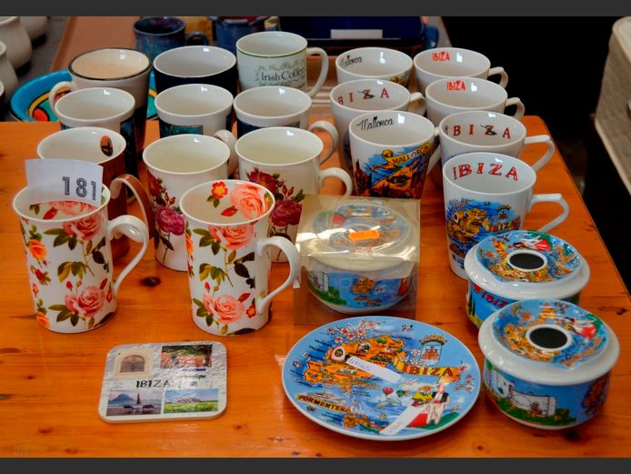 CERAMIC HONEYPOTS WITH LIDS, MUGS, etc