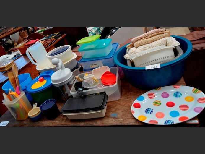 PLASTIC BASIN, STORAGE CONTAINERS WITH LIDS, SALAD SPINNER, etc
