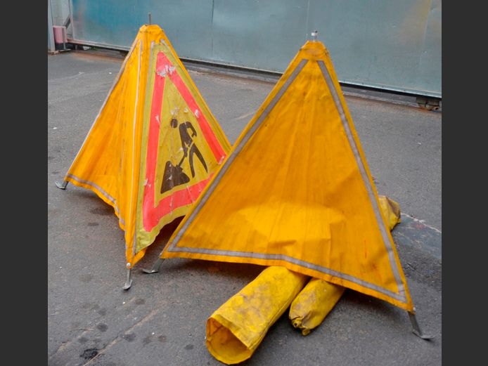 LOT: ROADWORK SIGNS
