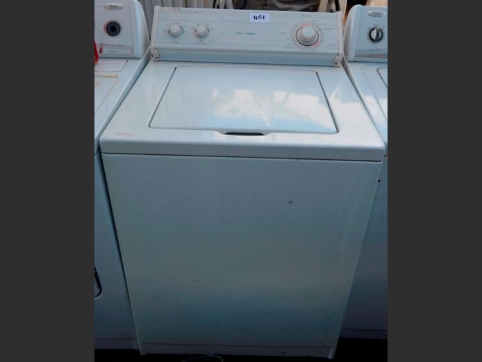 WHIRLPOOL SUPER CAPACITY TOP LOADING WASHING MACHINE [Switches on, untested further]
