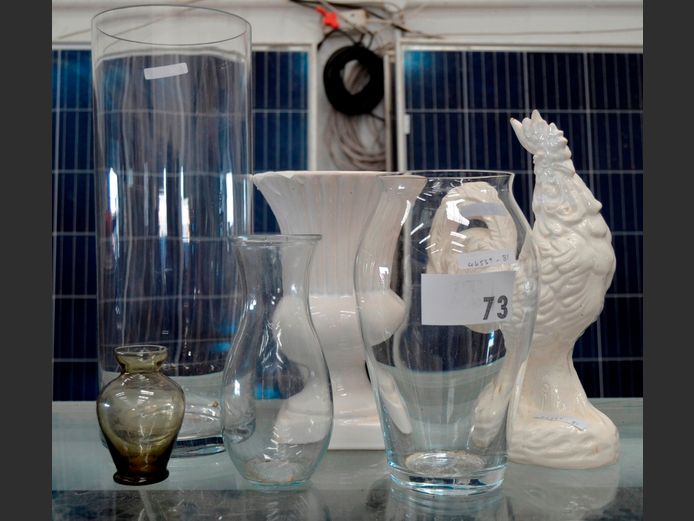 GLASS VASES, WHITE CERAMIC VASE & A ROOSTER