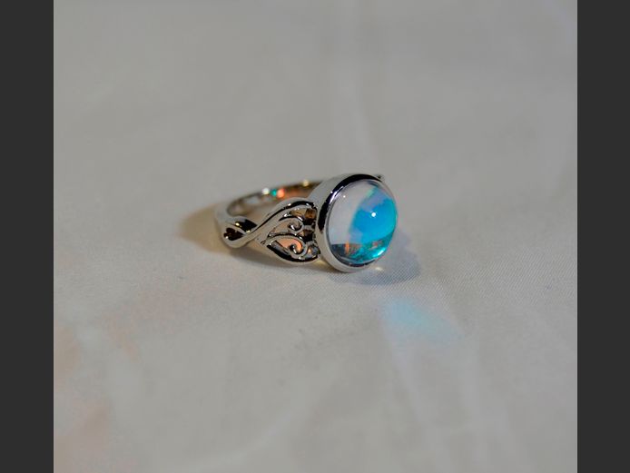 DRESS RING WITH MILKY OPAL STONE