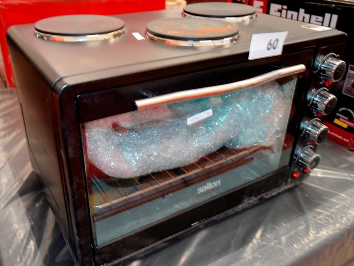 SALTON 3-PLATE MINI KITCHEN [Switches on, untested further]