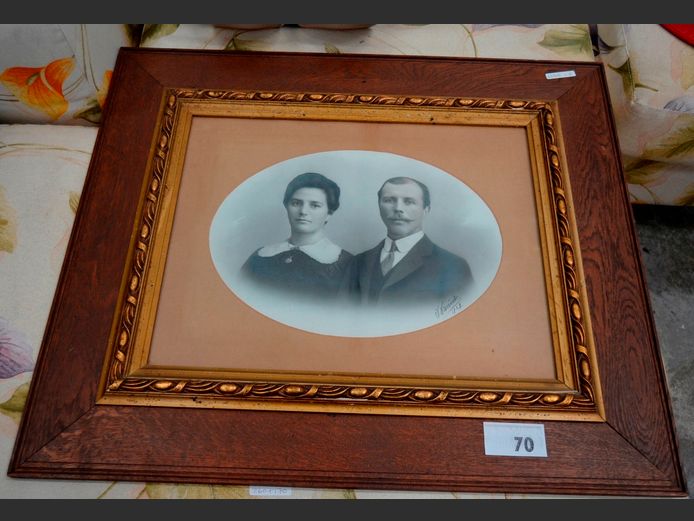 OAK & GILT FRAMED VINTAGE PHOTOGRAPH SIGNED & DATED 1927, 38 x 28.5cm