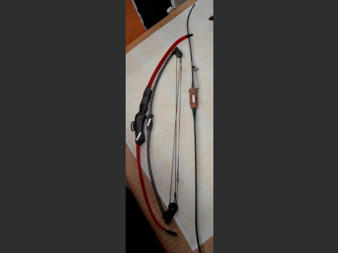LOT: 3 x ARCHERY BOWS