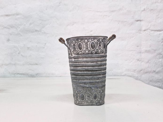 Embossed Galvanized Metal Flower Bucket Planter with Wooden Handles