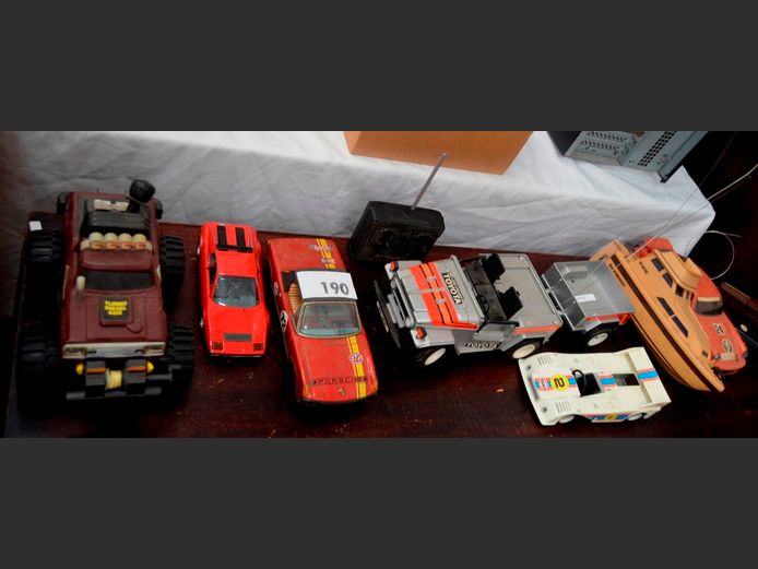 COLLECTABLE TOY CARS & BOATS