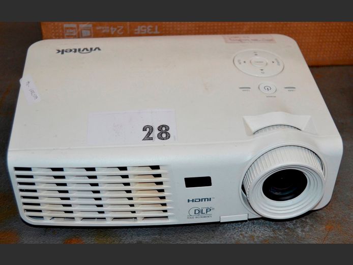 VINTEK PROJECTOR [Switches on]