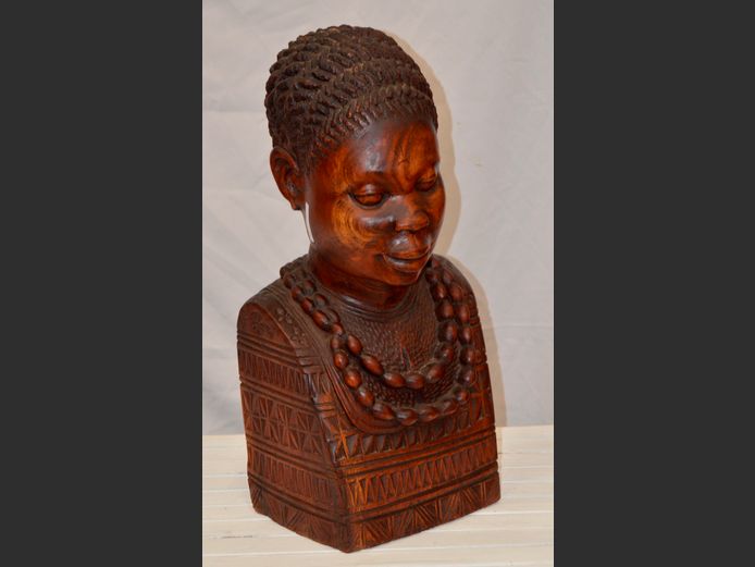 CARVED BUST OF A MALAWIAN LADY BY WILLIAM, 24 x 19 x 57cm