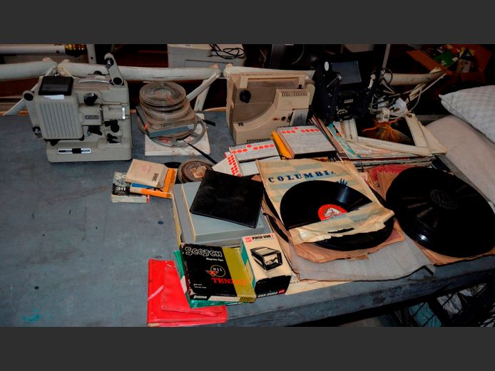 VINTAGE SLIDE PROJECTORS, COLLECTION HIS MASTER'S VOICE RECORDS, etc [Switch on, untested further, Condition of records unknown]