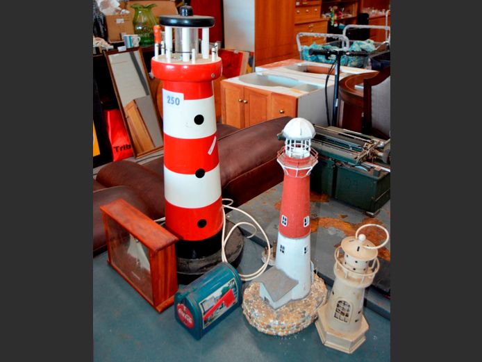 LOT: LIGHT HOUSES, MINI MODEL SHIP, etc