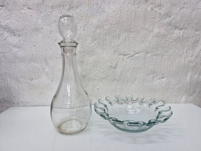 Vintage Glassware Set – Elegant Decanter with Topper and Ruffled Glass Bowl