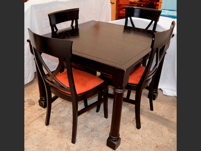 STAINED OAK DINING TABLE WITH 4 MATCHING CHAIRS, 100 x 100 x 75cm [Needs some touching up] [32,42]