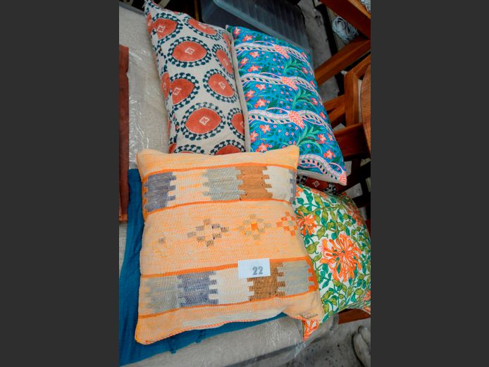 LOT OF 5: SCATTER CUSHIONS