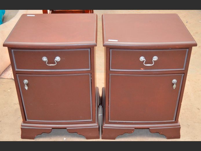PAIR MATCHING SINGLE DOOR, SINGLE DRAWER BEDSIDE PEDESTALS, 47 x 41 x 65cm