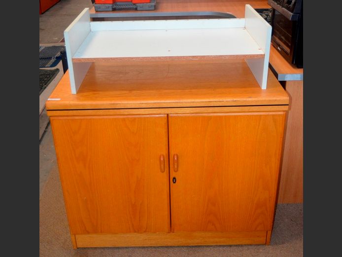 OAK FINISH 2-DOOR CABINET, 90 x 47 x 77cm, & A WHITE MELAMINE LETTER SORTER, 75 x 38 x 25cm