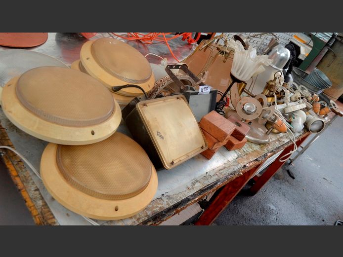 LOT: SPOTLIGHTS, CEILING LIGHTS, CEILING FAN, etc [Untested]